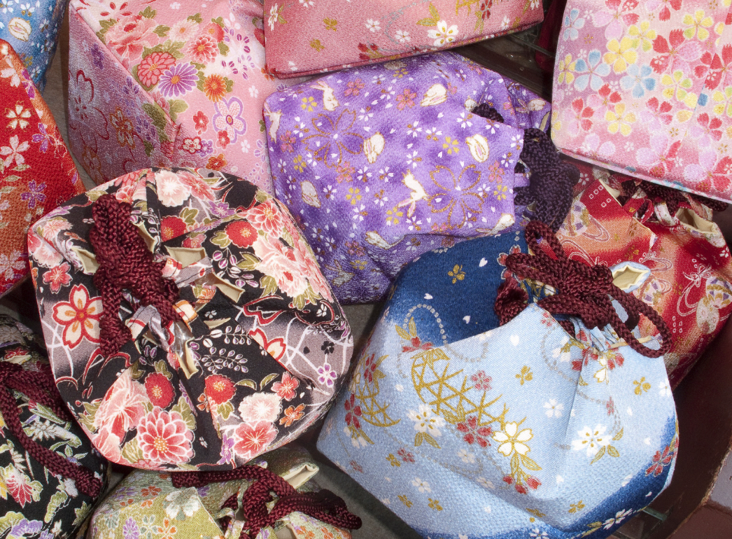 The Charm of 'Kinchaku' (Japanese Drawstring Bags): Versatile and Timeless